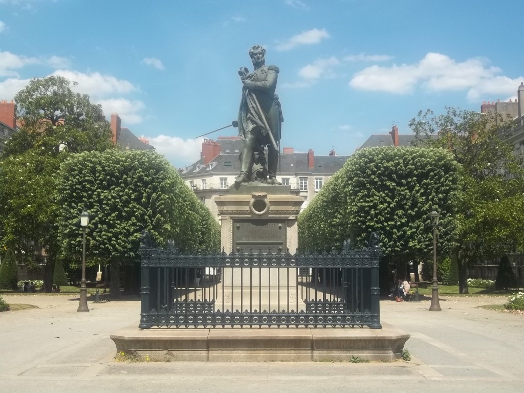 La statue du général Cambronne ; et oui, il est né à Nantes ! Qui a dit "ça explique l'odeur" ? 